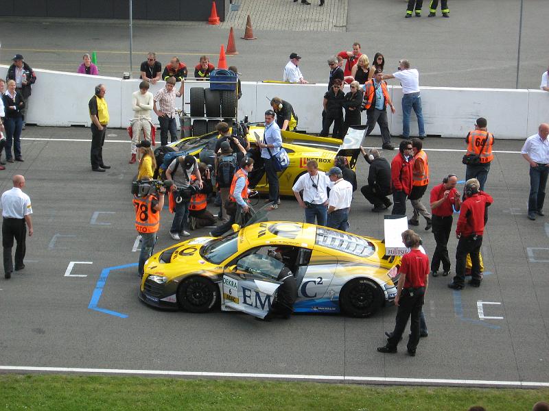 adac masters grid drukte.jpg - Adac-masters startgrid close-up.